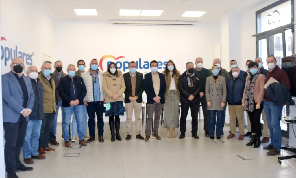 La Plataforma se reúne con el PP para conocer a fondo la proposición de Ley sobre las tierras del Condado